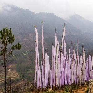 PUNAKHA`DA DUA BAYRAKLARI BUTAN - 1